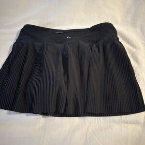 Lululemon black ruffle tennis skirt. Size 4.